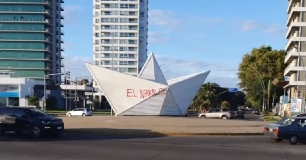 La pintada podía verse a primera hora en el acceso a Avenida Francia. (Canal 3)