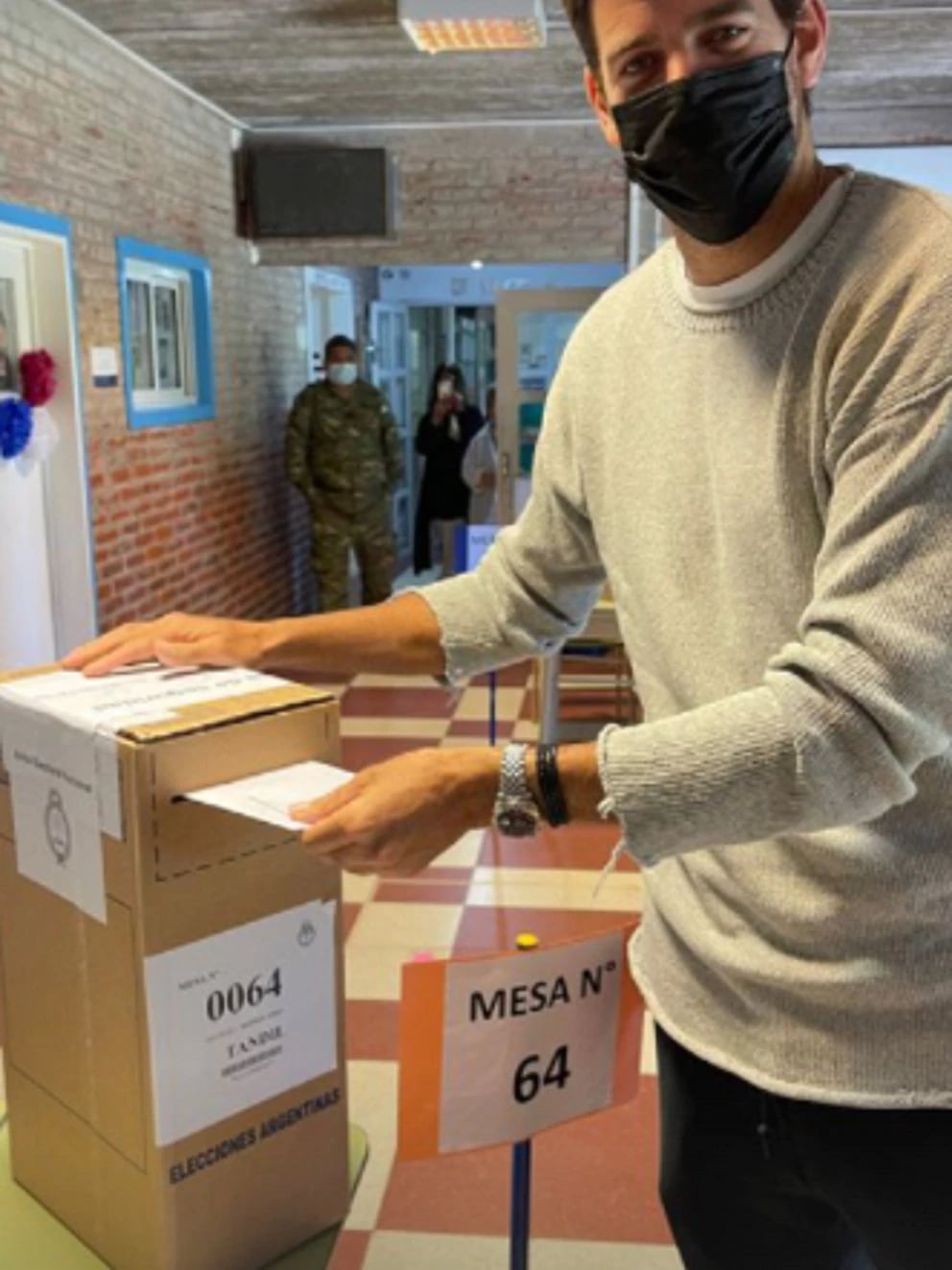 Juan Martín del Potro votó en Tandil. (Foto: Redes sociales)