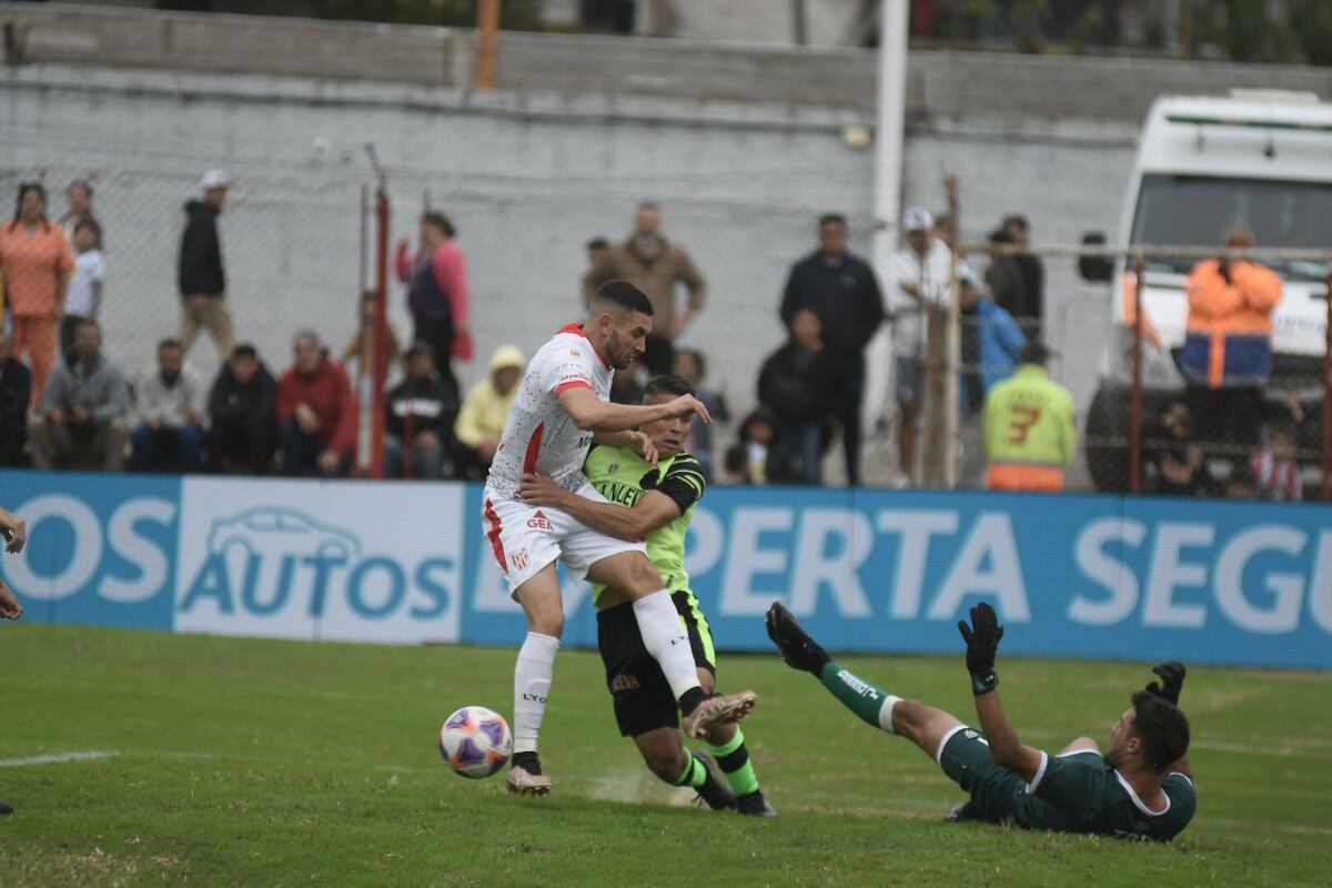 “No la puedo meter”, expresó Adrián Martínez sobre la falta de gol en Instituto