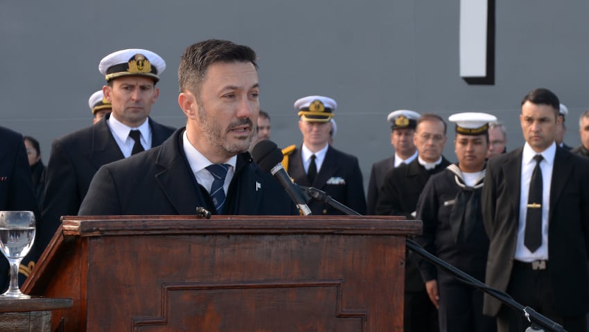 Ministro de Defensa, Doctor Luis Alfonso Petri, en el acto central del Día de la Armada Argentina