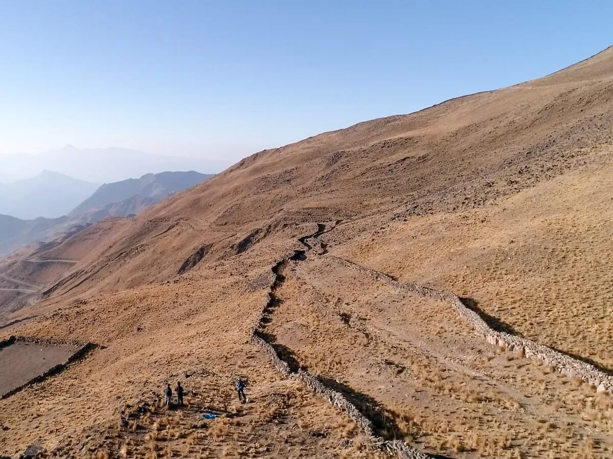 Esta joya arqueológica de la ingeniería prehispánica comunica a comunidades originarias andinas como las de Valle Colorado y Santa Ana. Es el mítico Qhapaq Ñan.