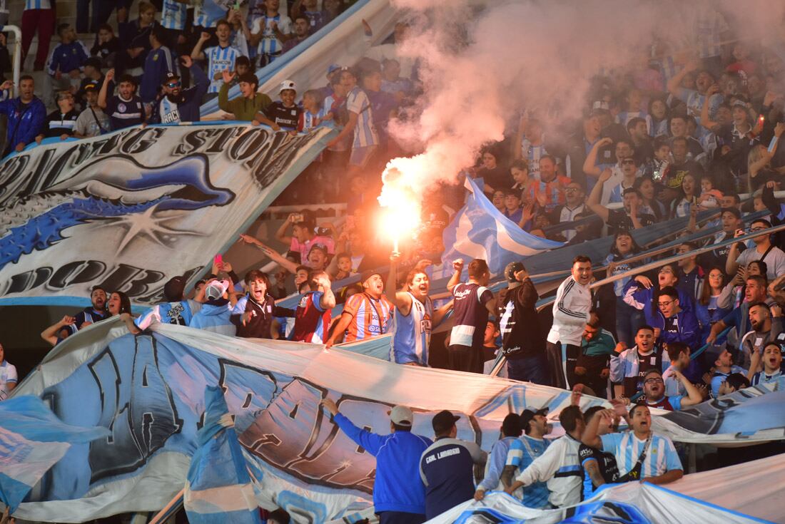 Racing de Nueva Italia en el partido ante Gimnasia de Concepción del Uruguay. 
 (Nicolás Bravo / La Voz).