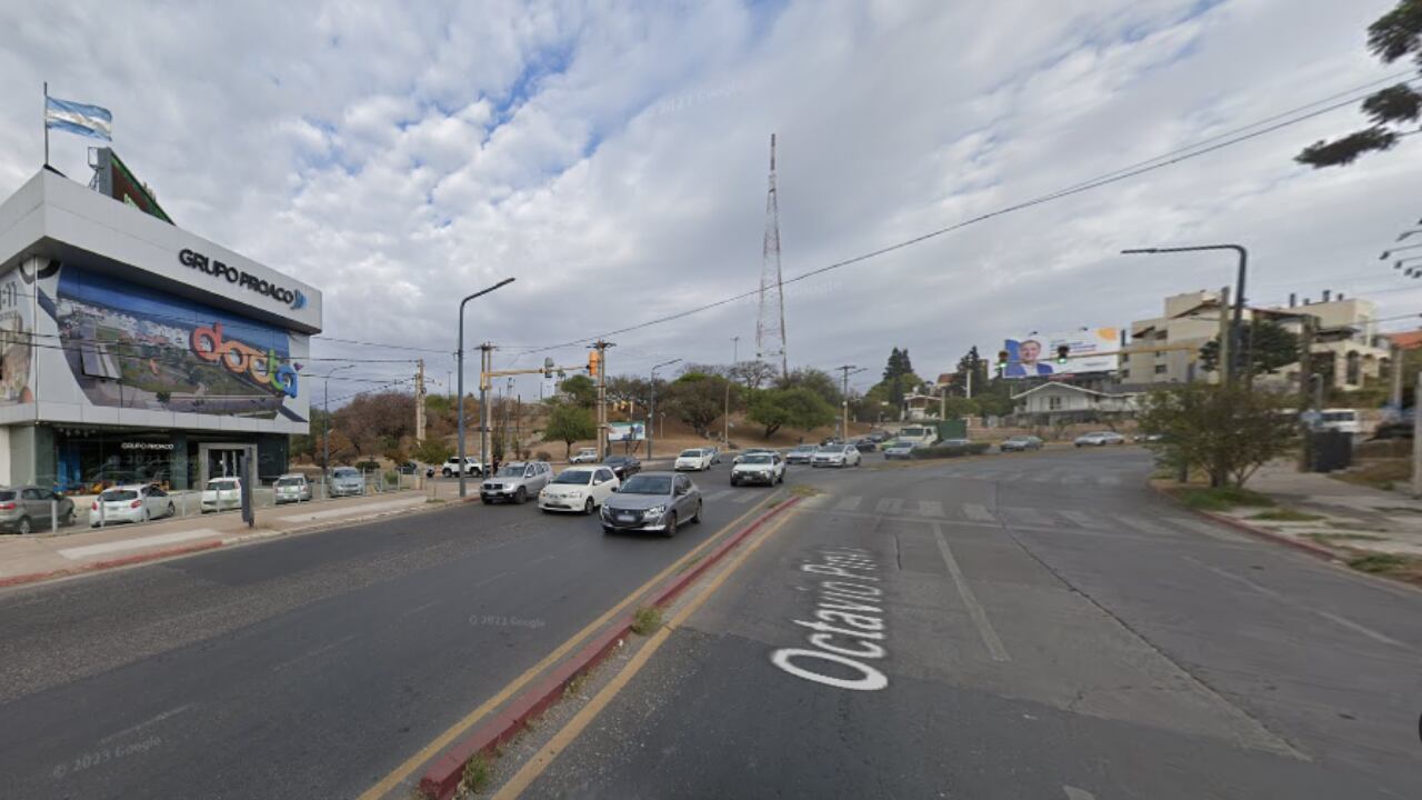 El violento robo ocurrió en la intersección de Octavio Pinto y Sagrada Familia en Córdoba.