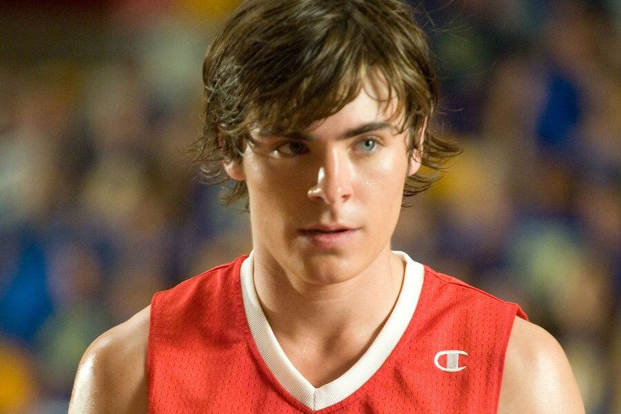 Zac Efron como Troy Bolton en High School Musical.