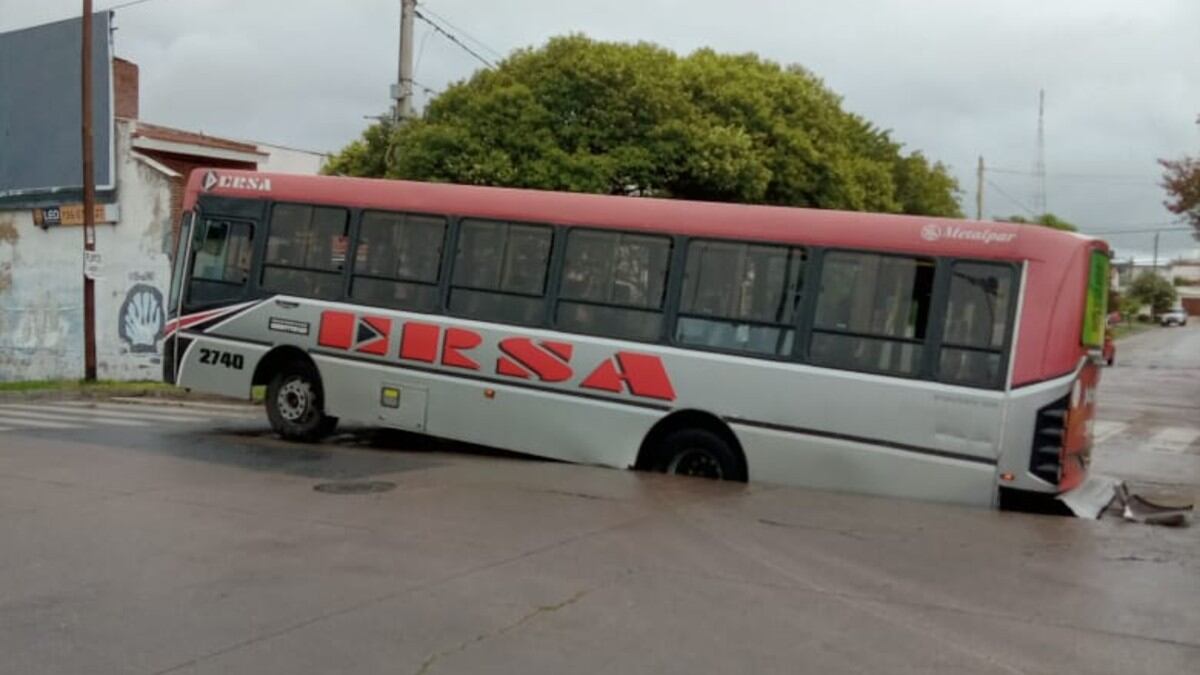 Los pasajeros lograron descender de la unidad y no se registraron heridos.