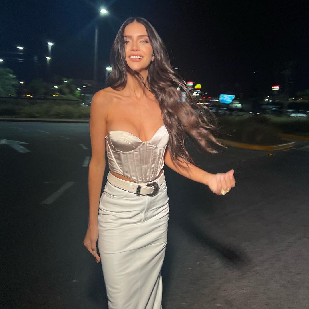 Corset escote corazón, falda larga y cinturón: el outfit de gala de Zaira Nara que despertó suspiros.