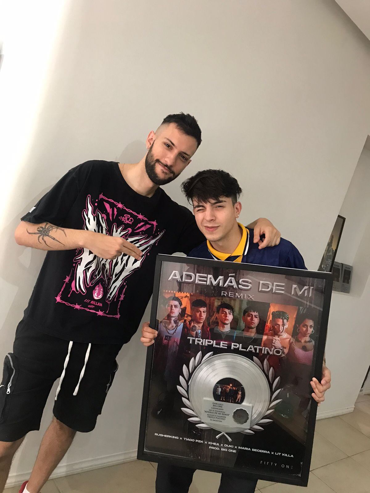 “Además de mí remix” es triple disco de platino.