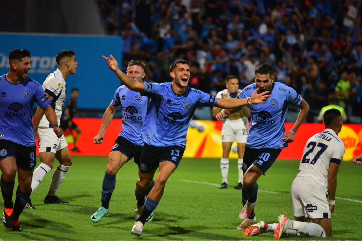 Nicolás Meriano puso el 2-1. Belgrano y Talleres se enfrentaron por la fecha 7 de la Copa de la Liga Profesional, en Alberdi. (La Voz)