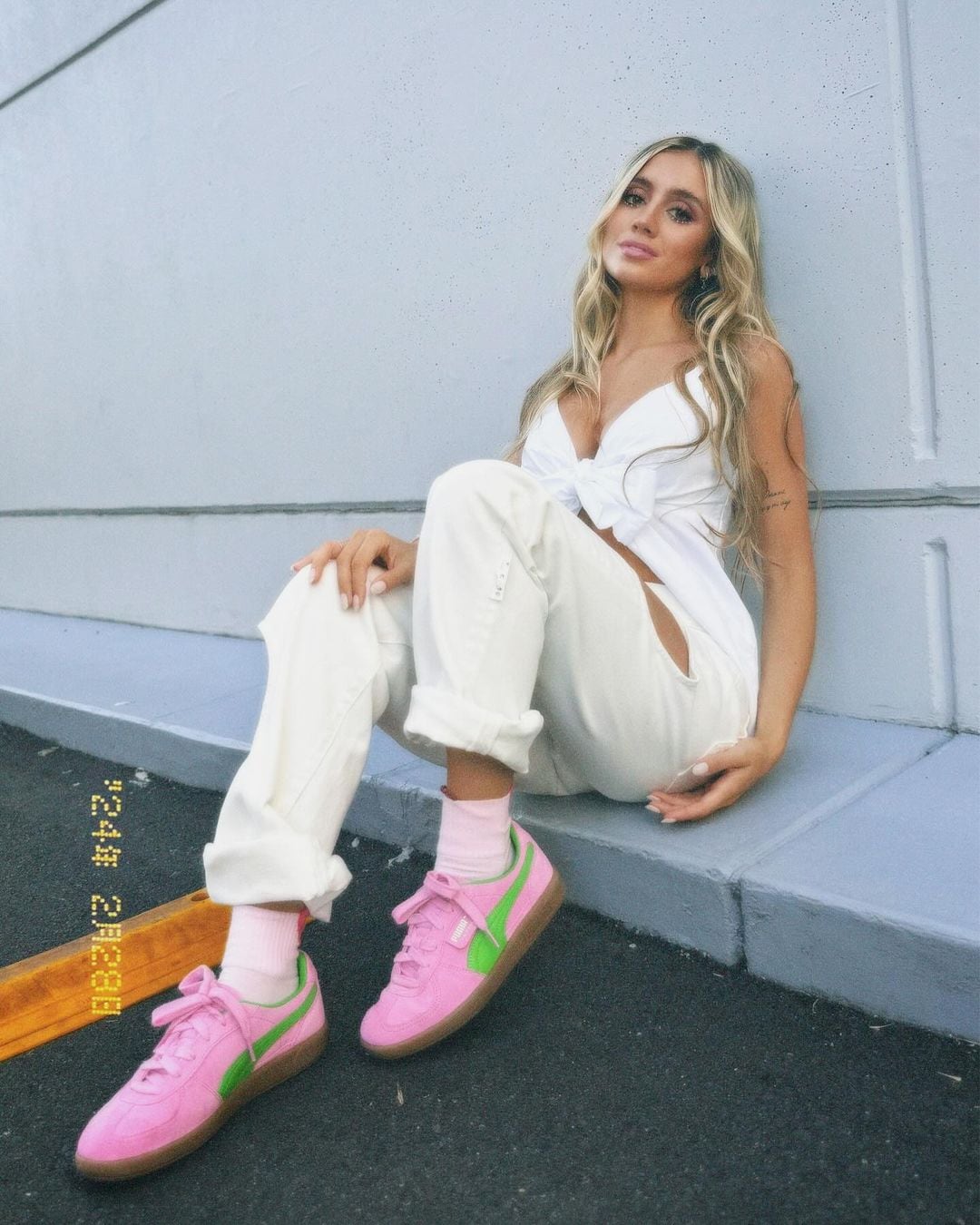 More Beltrán cautivó Instagram con un outfit total white con un detalle muy especial