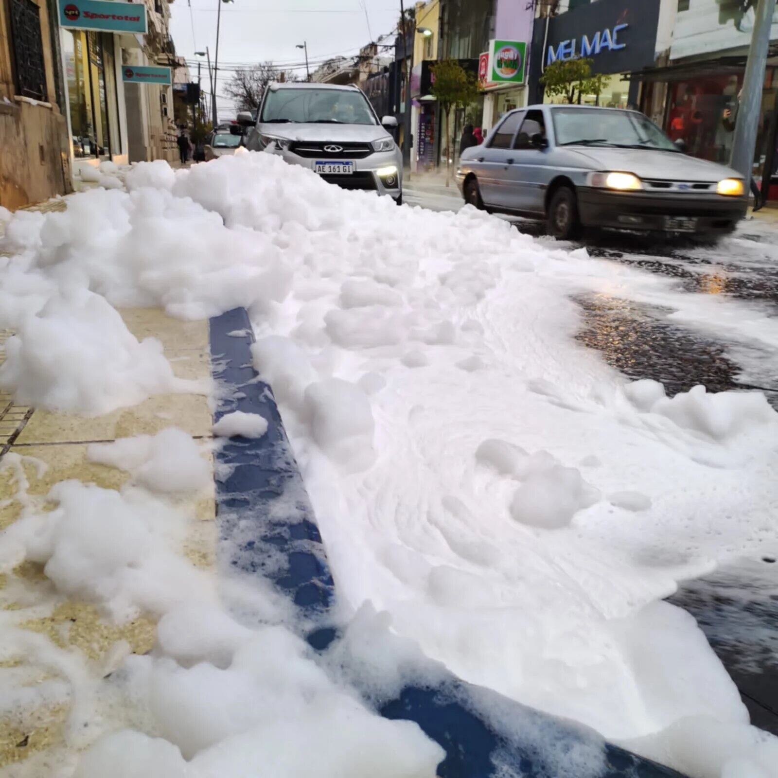 Espuma en el centro de San Luis