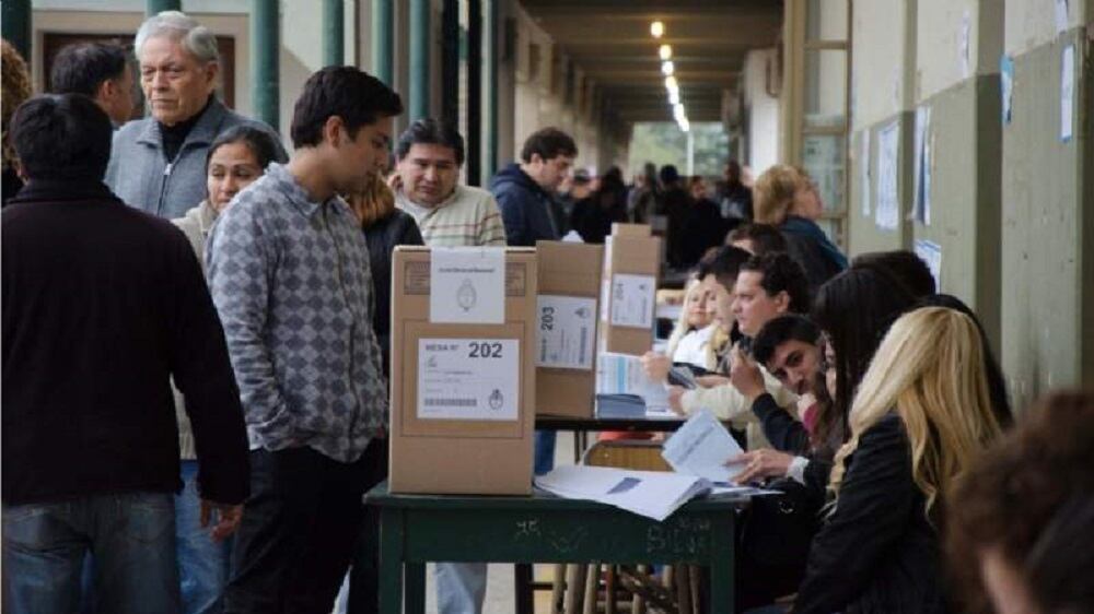 Las autoridades de mesa son designadas por sorteo. 