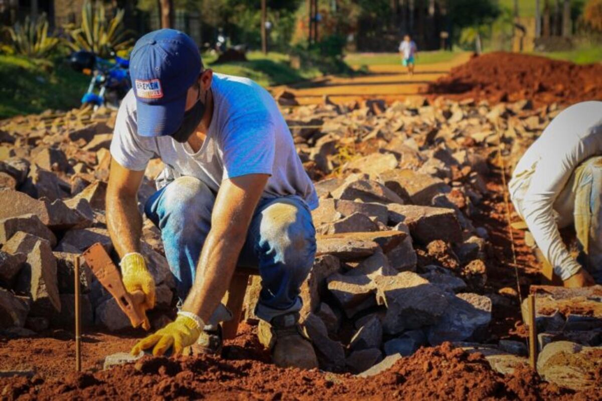 Dirección Provincial de Vialidad se halla ejecutando obras en toda la provincia de Misiones