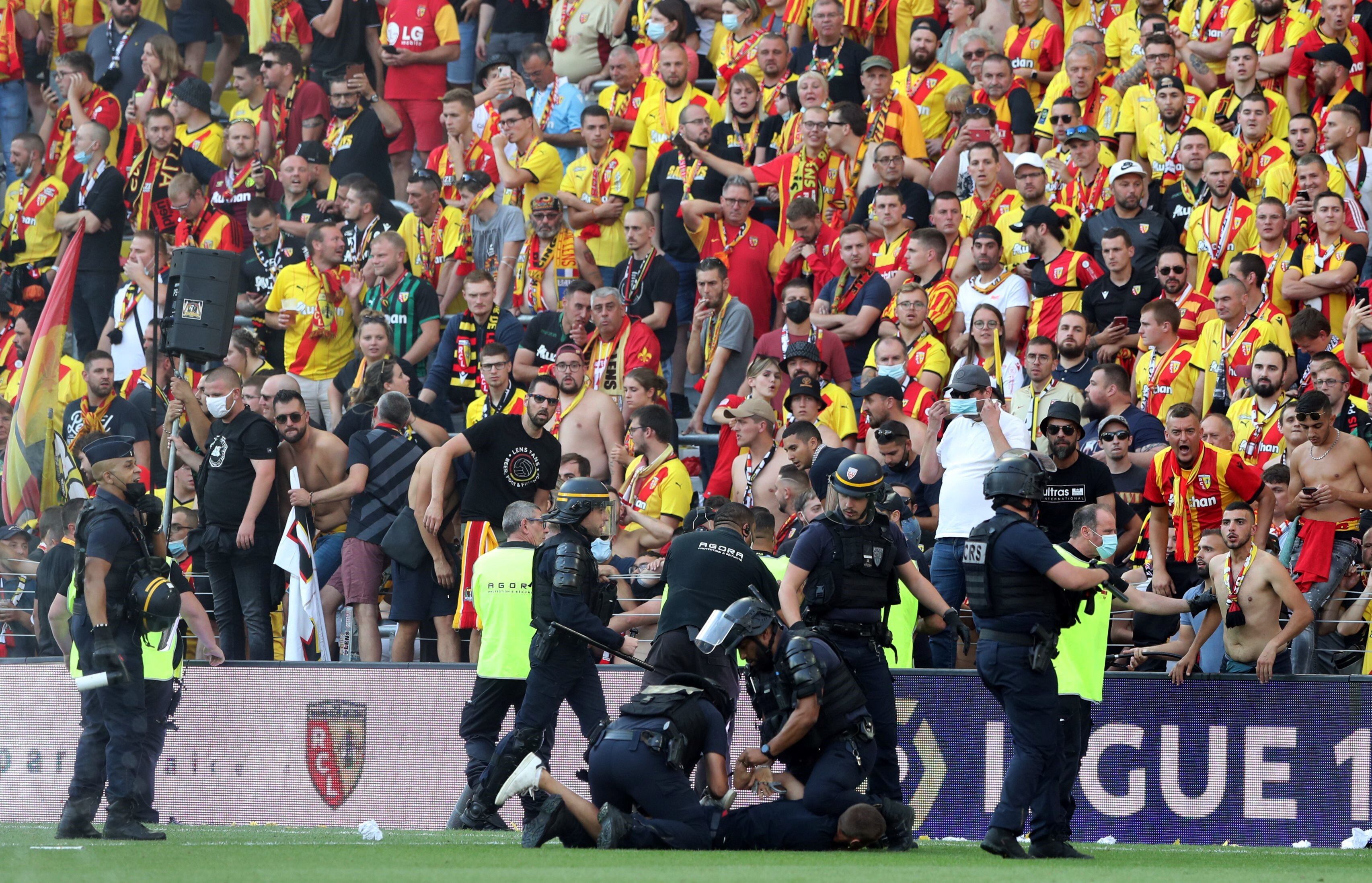 Escándalo y heridos en Lens vs. Lille.