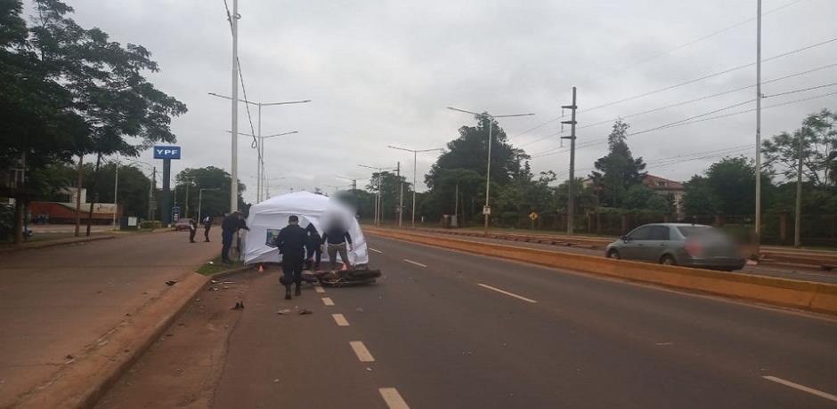 Accidente fatal en Posadas: un motociclista despistó y perdió la vida.