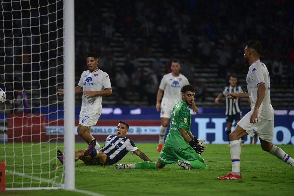 Talleres: Benavídez salvó su grueso error y el gol “a lo Cavani” que se perdió Bustos