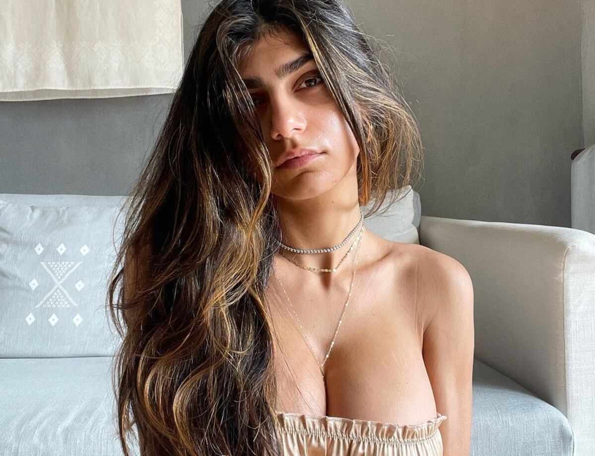 Mia Khalifa cautivó a sus seguidores en una impactante bikini con una abertura