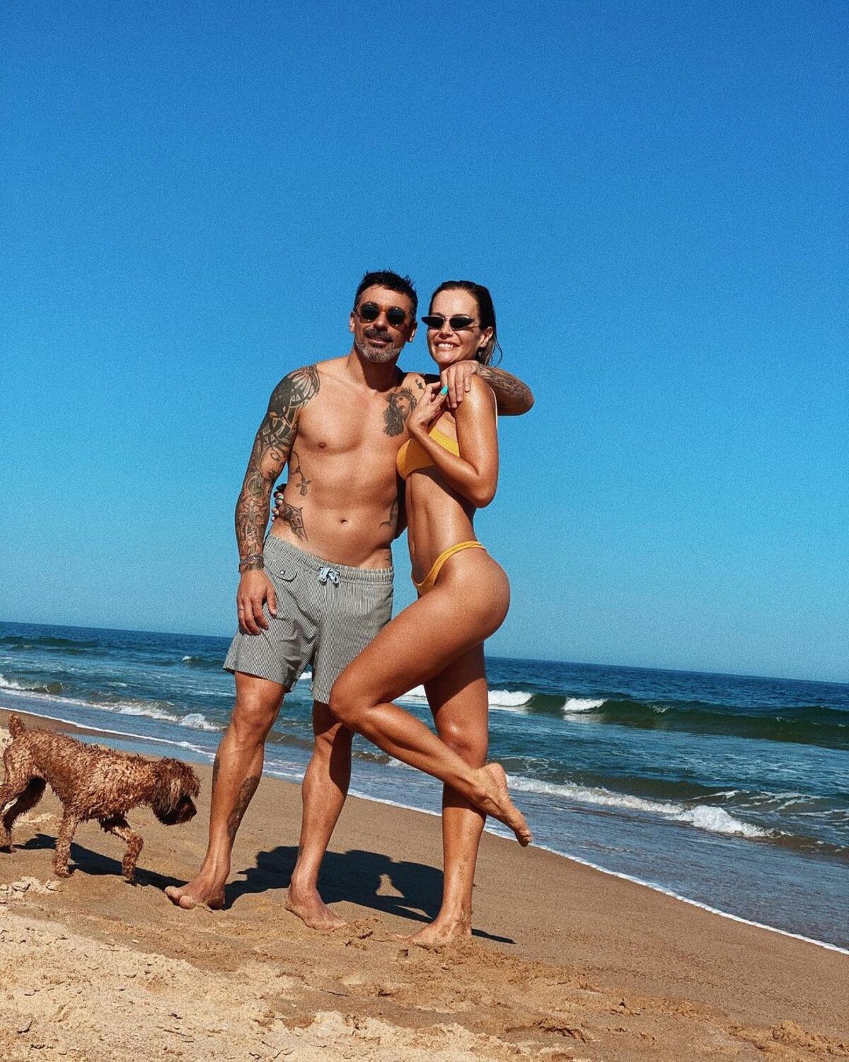 La novia de Ezequiel Lavezzi se puso la camiseta de Rosario Central