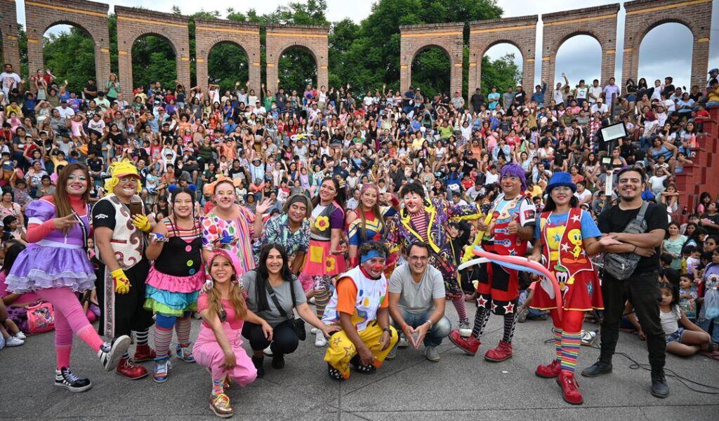 Más de una veintena de artistas animaron el festejo del Día del Payaso Jujeño, celebrado en San Salvador de Jujuy.