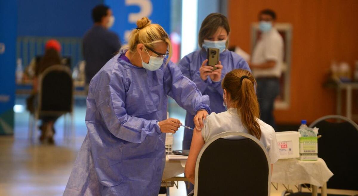 Admitieron el amparo de una mujer que pide ser vacunada antes de tiempo en Córdoba