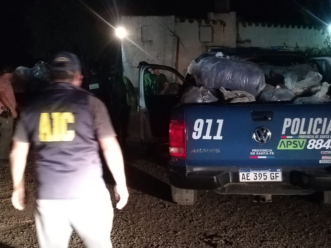 Encontraron hojas de coca debajo de una carga de cereales. Fue en San Cristóbal