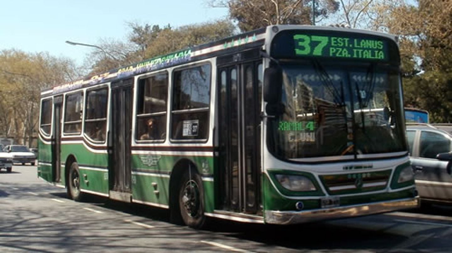 El episodio de violencia ocurrió en un colectivo de la línea 37.