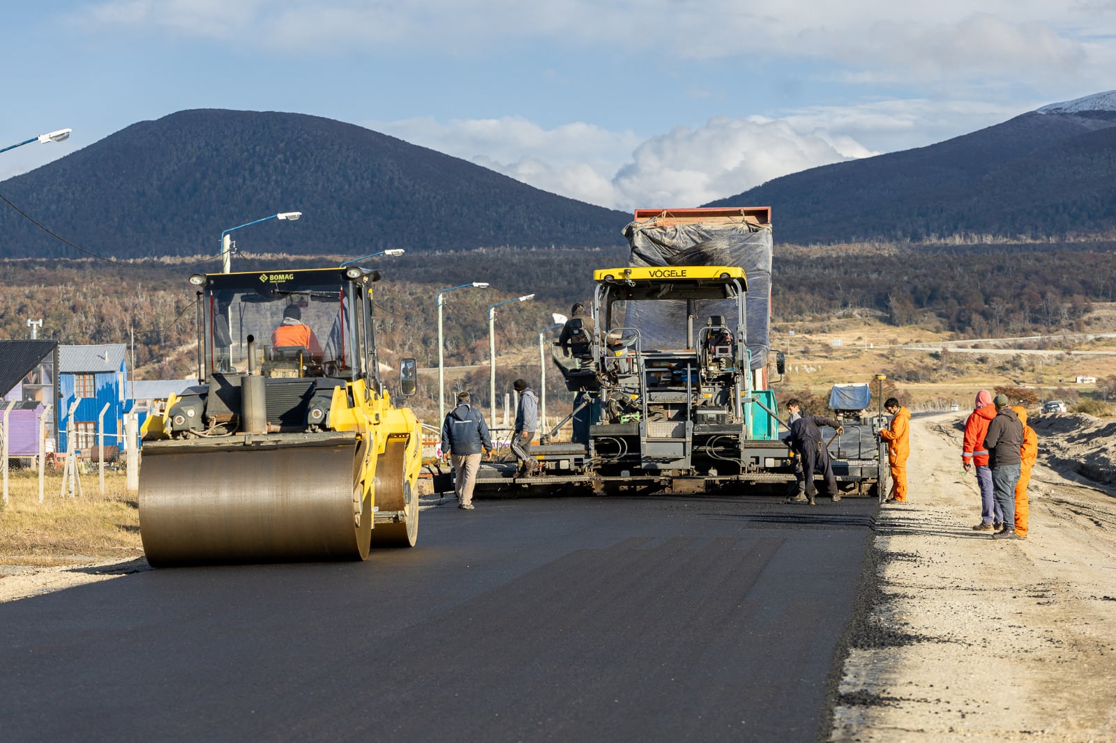 Autoridades de Vialidad Nacional recorrieron la obra de pavimentación de la ruta Nº1