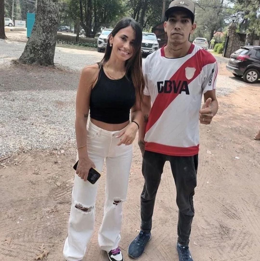 Antonela Roccuzzo se fotografió con fanáticos