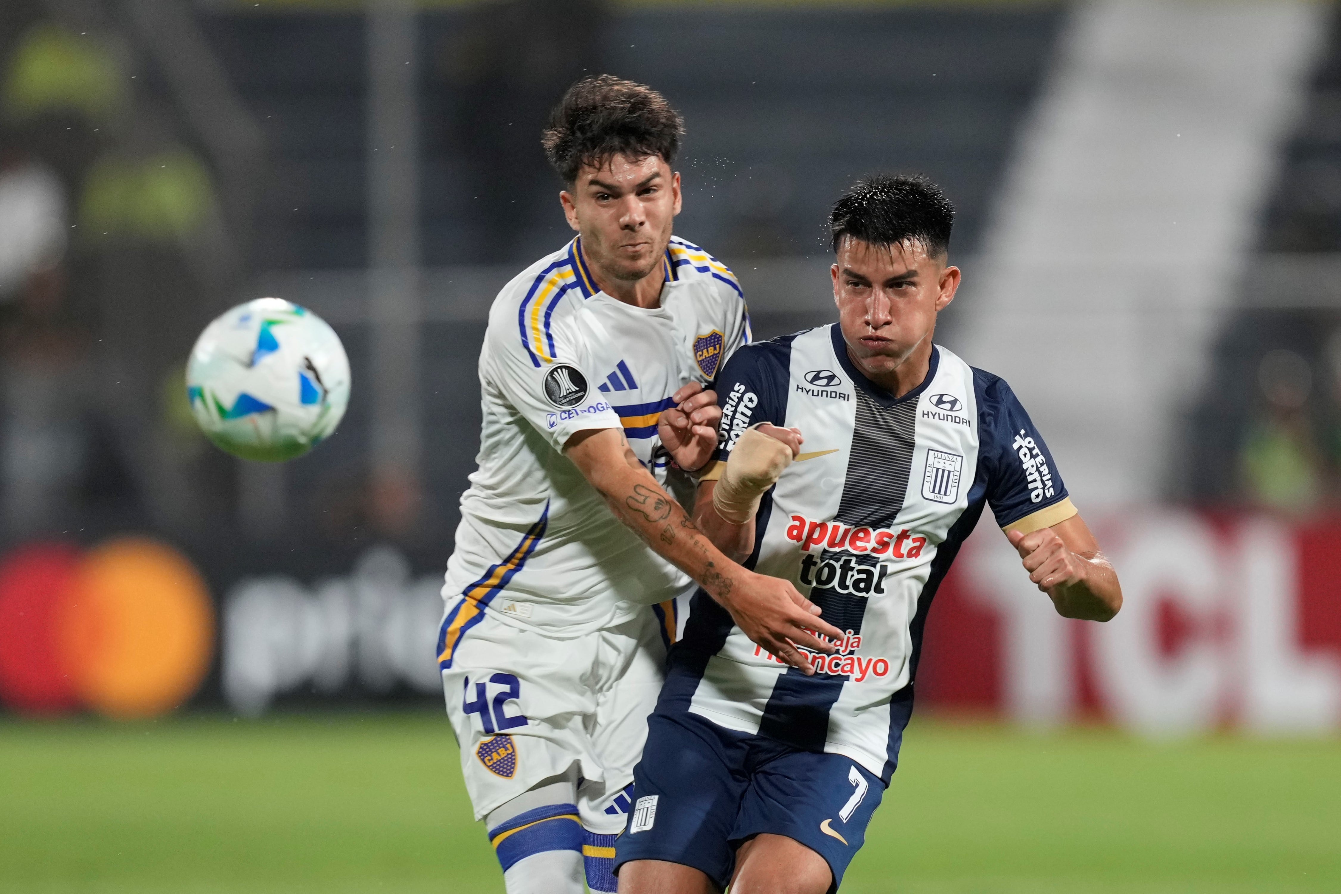 Boca enfrentó a Alianza Lima, en Perú, por uno de los partidos de la fase repechaje de la Copa Libertadores 2025. (AP)