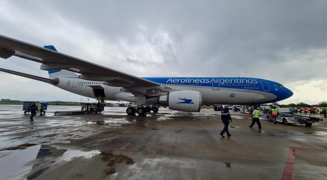 Aerolíneas Argentinas trae más vacunas Sputnik V desde Rusia (@ceriani_pablo). 