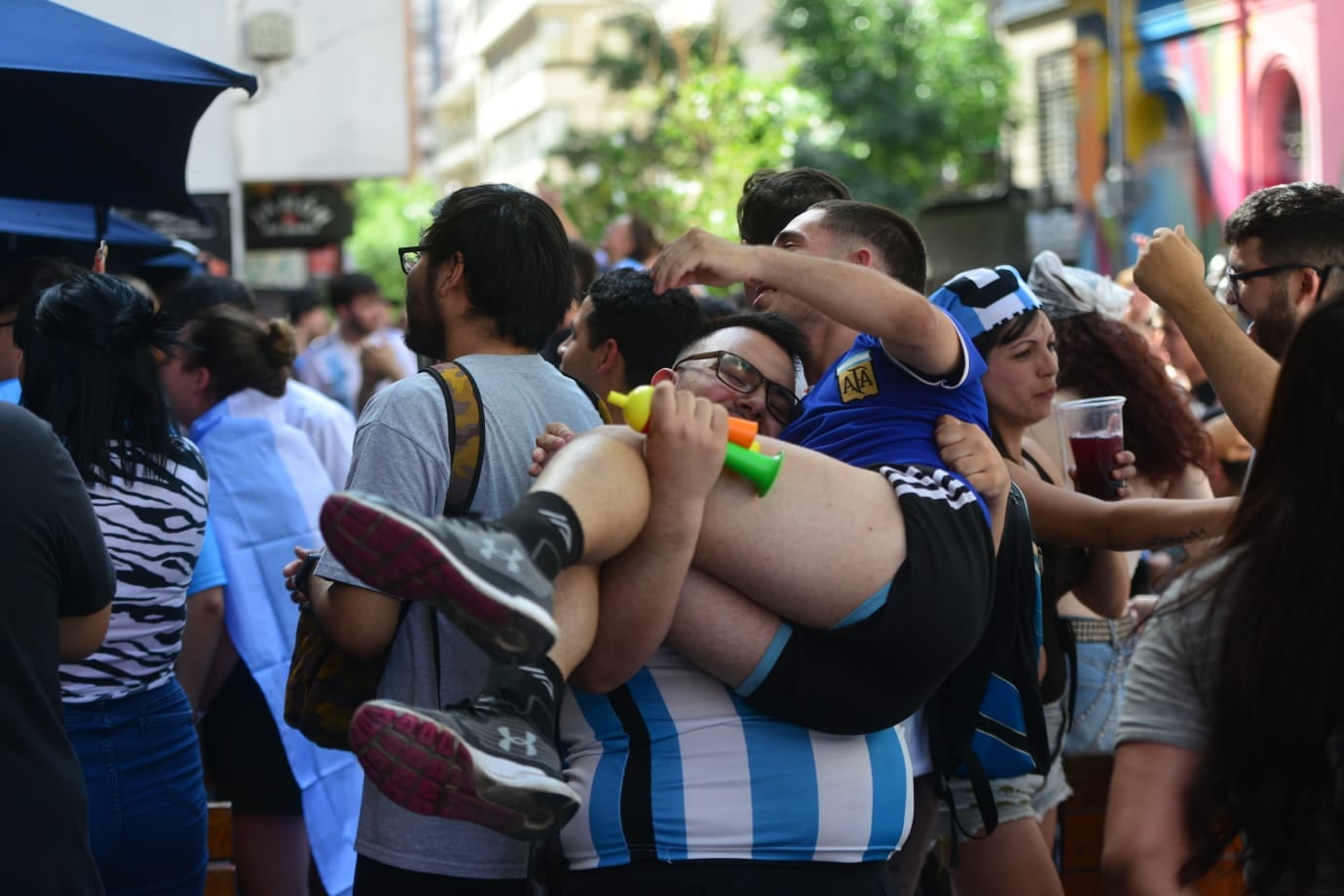 Nueva Córdoba. Así se gritaron los goles de Argentina contra Croacia. (Foto / Javier Ferreyra)