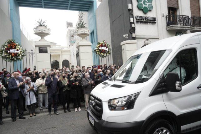 El cortejo fúnebre de Miguel Lifschitz pasó por la Biblioteca Argentina.