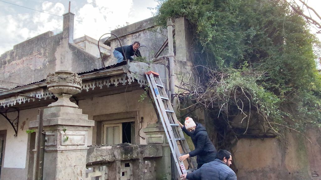 Los militantes de Podemos Azul recuperaron una casa y la convirtieron en su nueva sede