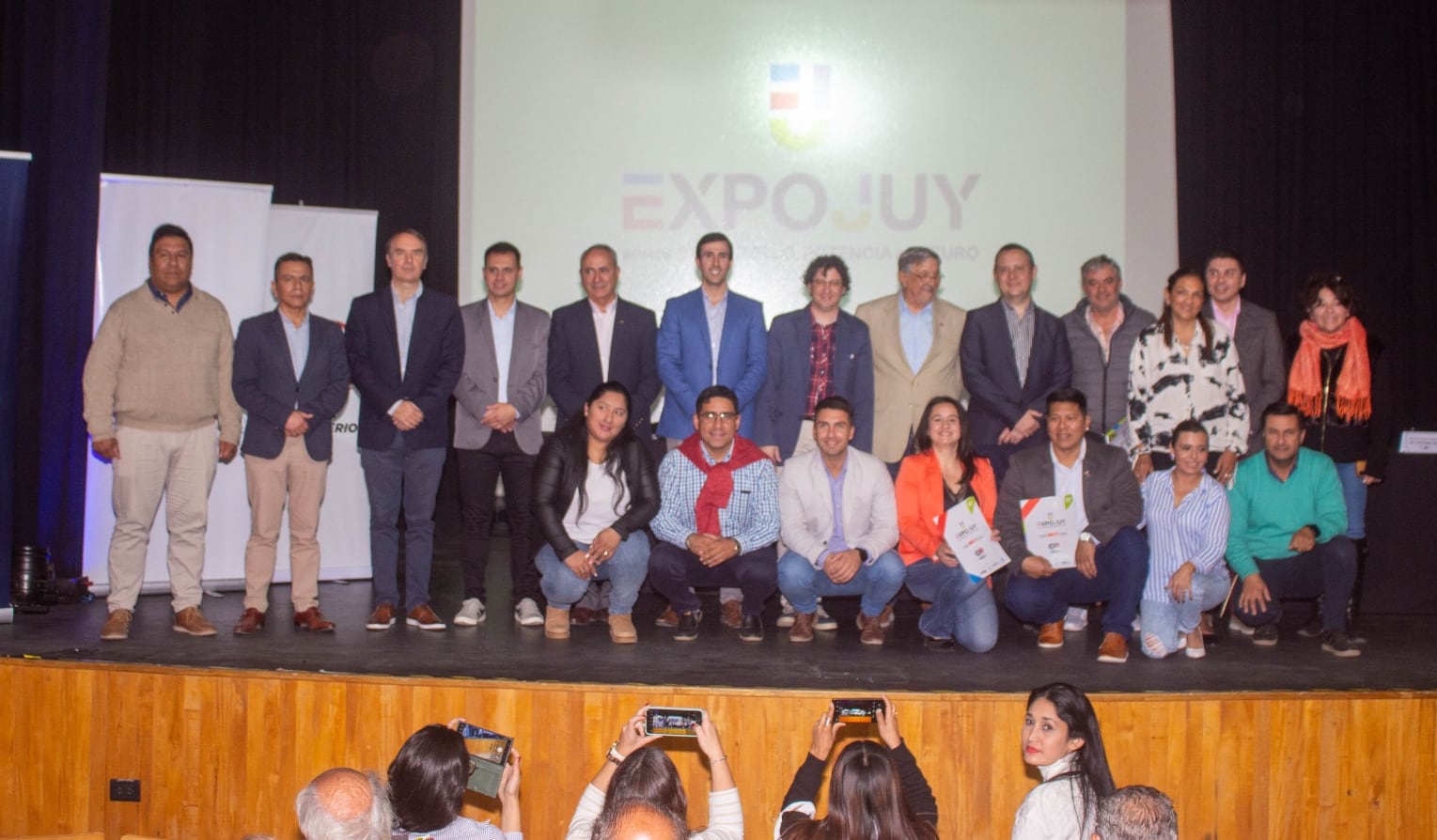 Numerosos medios de la región dieron cobertura periodística al lanzamiento de la Expojuy 2024 cumplido en el Centro Cultural "13 de Febrero" de la ciudad de General Güemes.