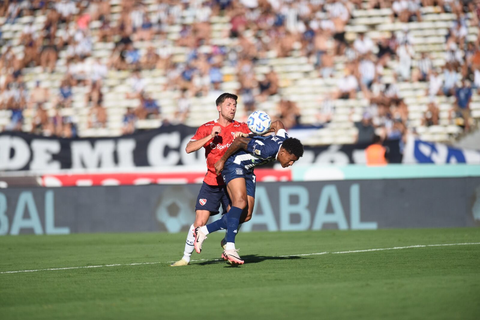 Rick, el delantero brasileño de Talleres en el partido ante Independiente. (Javier Ferreyra / La Voz)