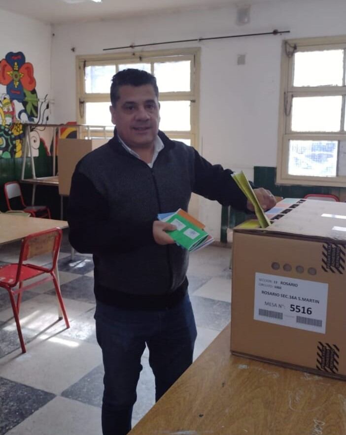 Walter Eiguren emitió su voto en las elecciones PASO de Santa Fe.