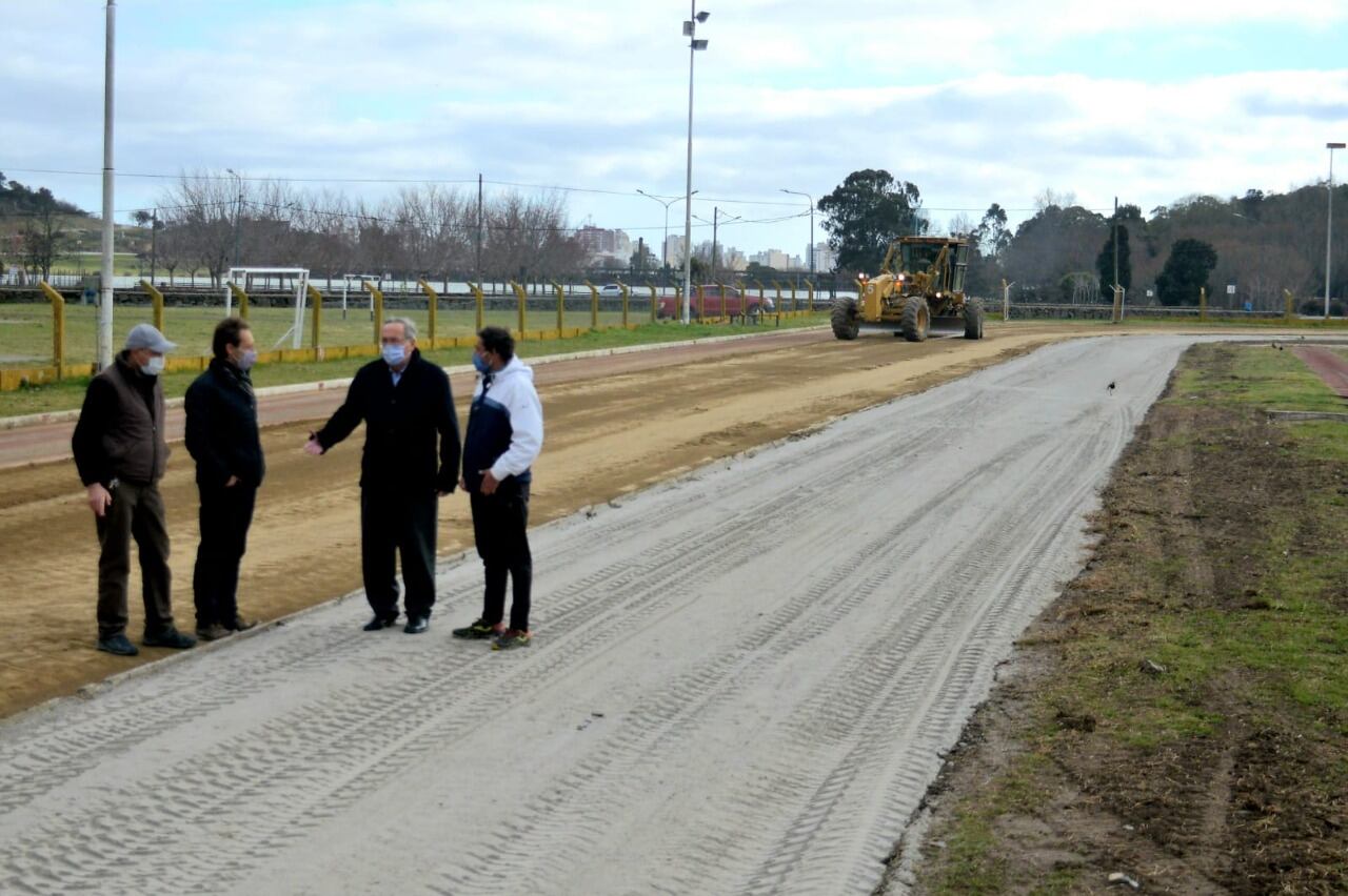 Así son las mejoras que se le realizan a la pista de atletismo en Tandil.