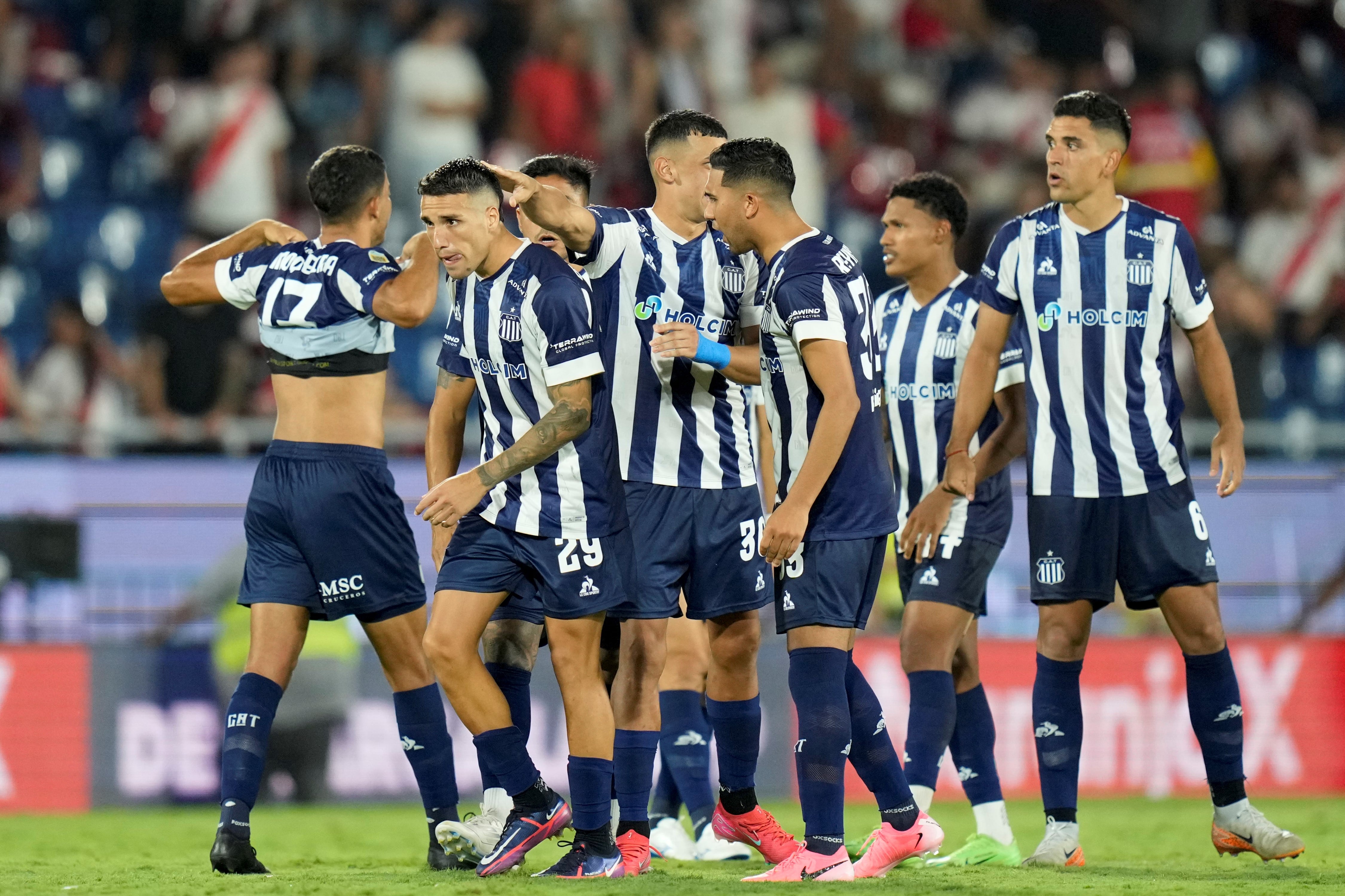 Gastón Benavídez marcó el penal que le dio la victoria y el título a Talleres en la Supercopa Internacional ante River. (AP)