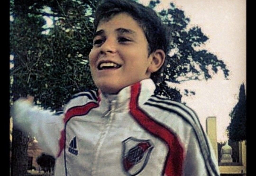 Las fotos inéditas de la infancia futbolística del cordobés.