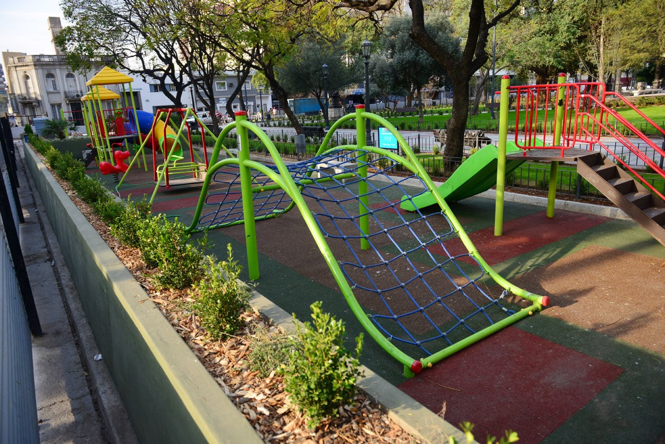 Las reformas de la Plaza Colón ya están casi listas para su inauguración.  (Nicolás Bravo / La Voz)