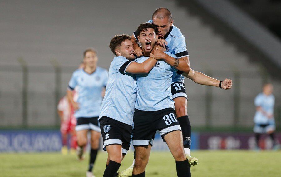 Daniel Barrea grita con todo el segundo gol de Belgrano en el amistoso jugado en Uruguay ante Unión de Santa Fe