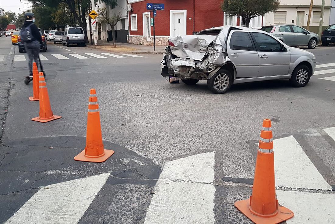 Accidente en barrio General Paz. (Nicolás Bravo / La Voz)