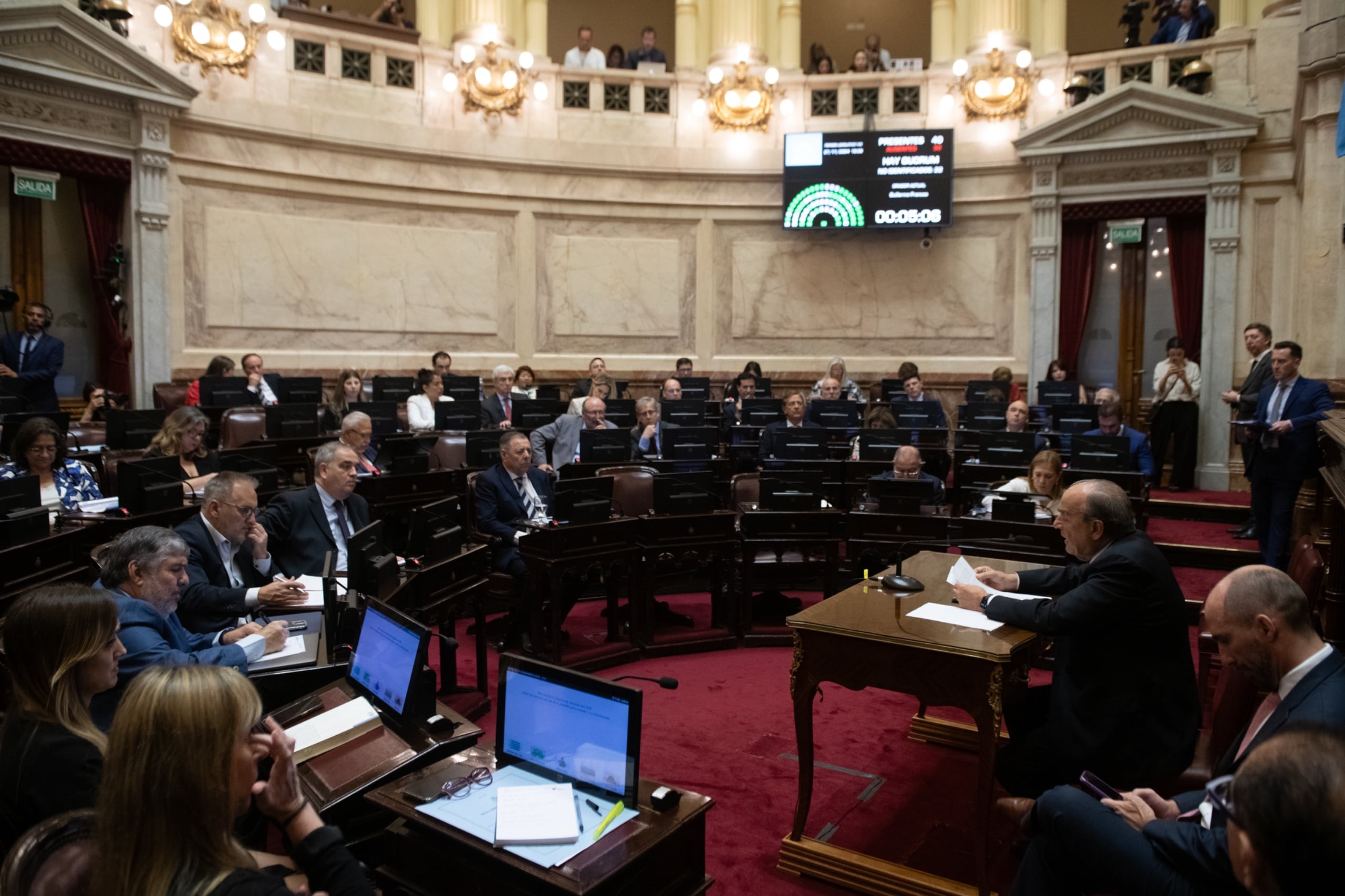 Francos expone en el Senado el informe de gestión. (Gentileza)