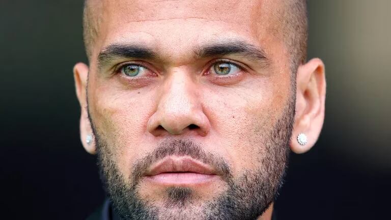 Dani Alves, complicado.