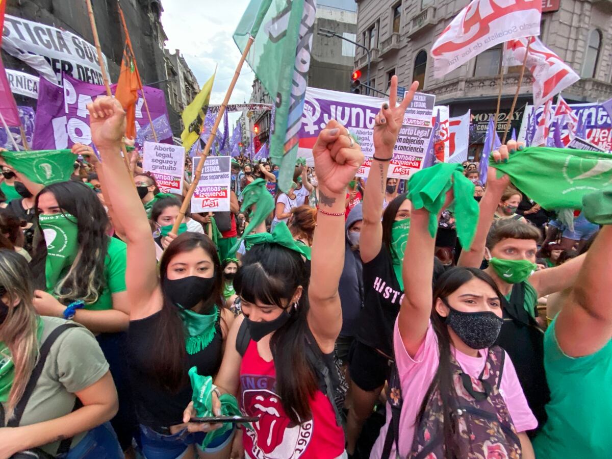 El proyecto para legalizar el aborto consiguió media sanción en Diputados y avanza al Senado