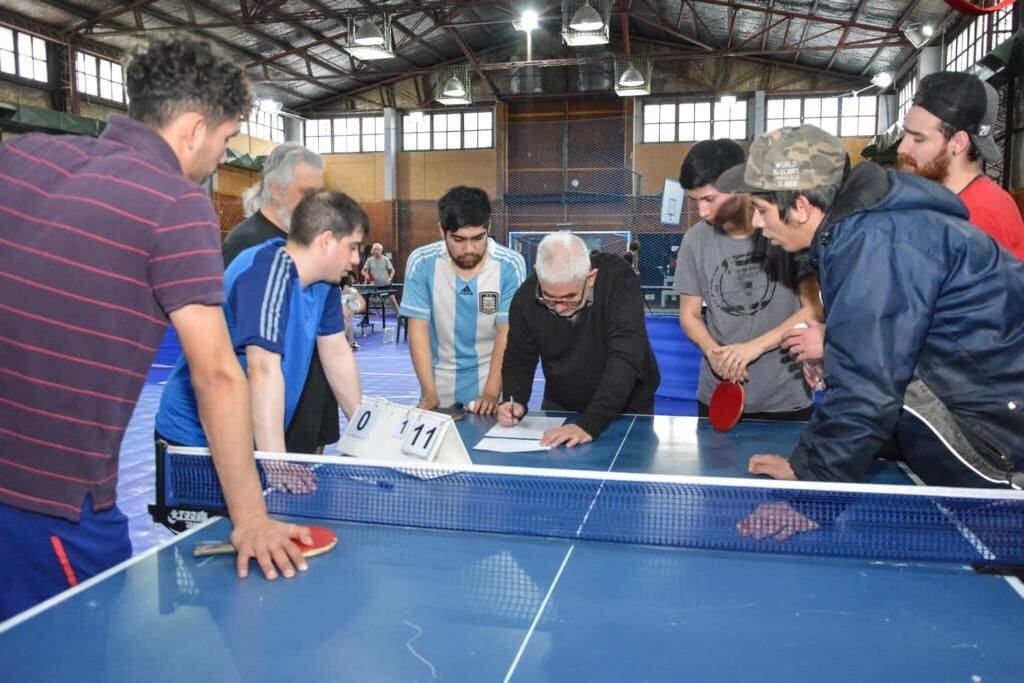 Encuentro recreativo de talleres municipales de tenis de mesa