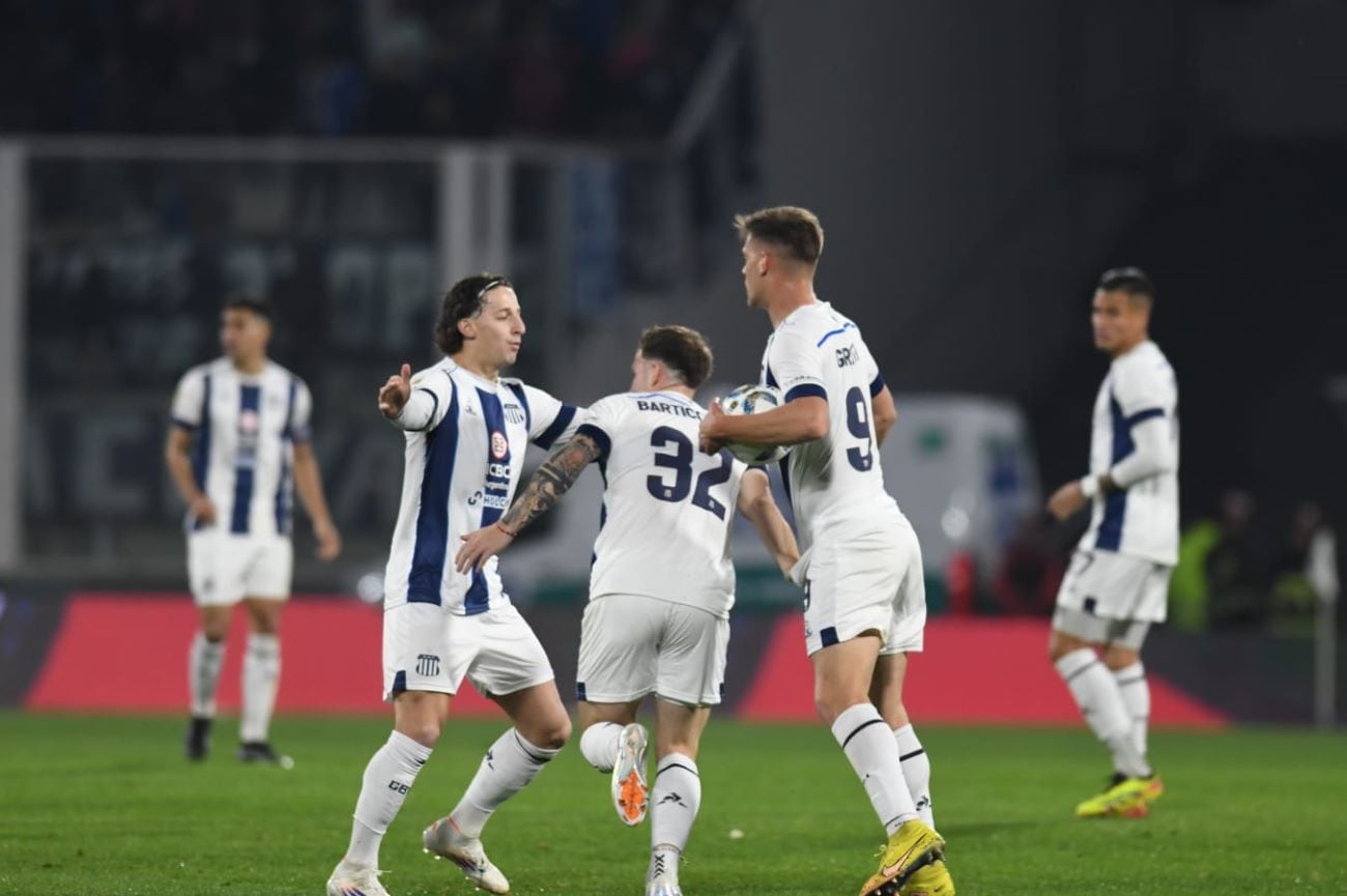 Bruno Barticciotto marcó el 1-1 parcial a favor de Talleres ante Independiente Rivadavia, por la Liga Profesional. (Facundo Luque / La Voz)