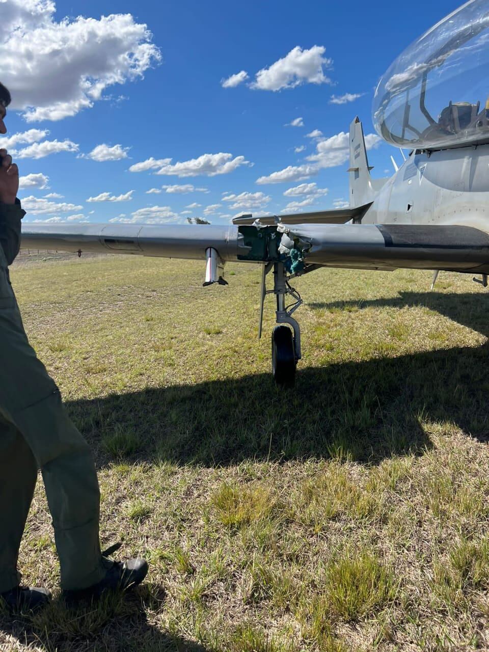 Tras el choque, el motor de la nave sufrió un grave daño.