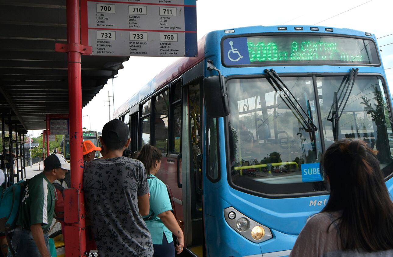 En las principales ciudades del país, el boleto pasó a costar casi $100. 