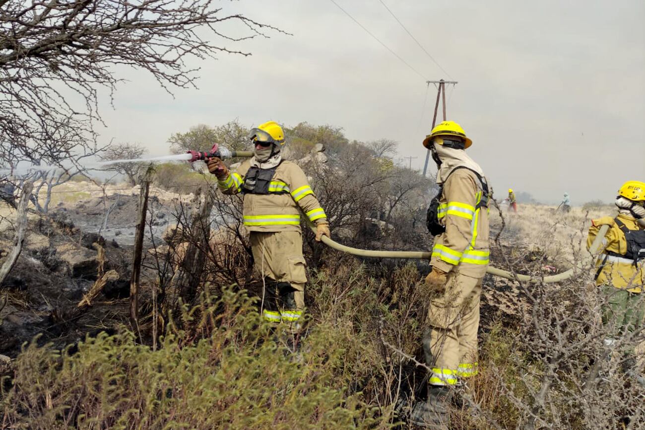 Incendio en Traslasierra. Zona de la Cuesta de Brochero. (Gentileza)