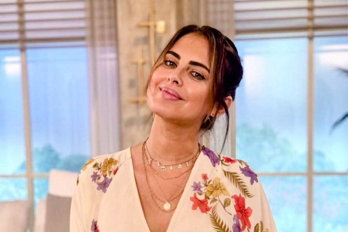 Silvina Luna recordó Miami con una enteriza con transparencias al cuerpo desde la playa